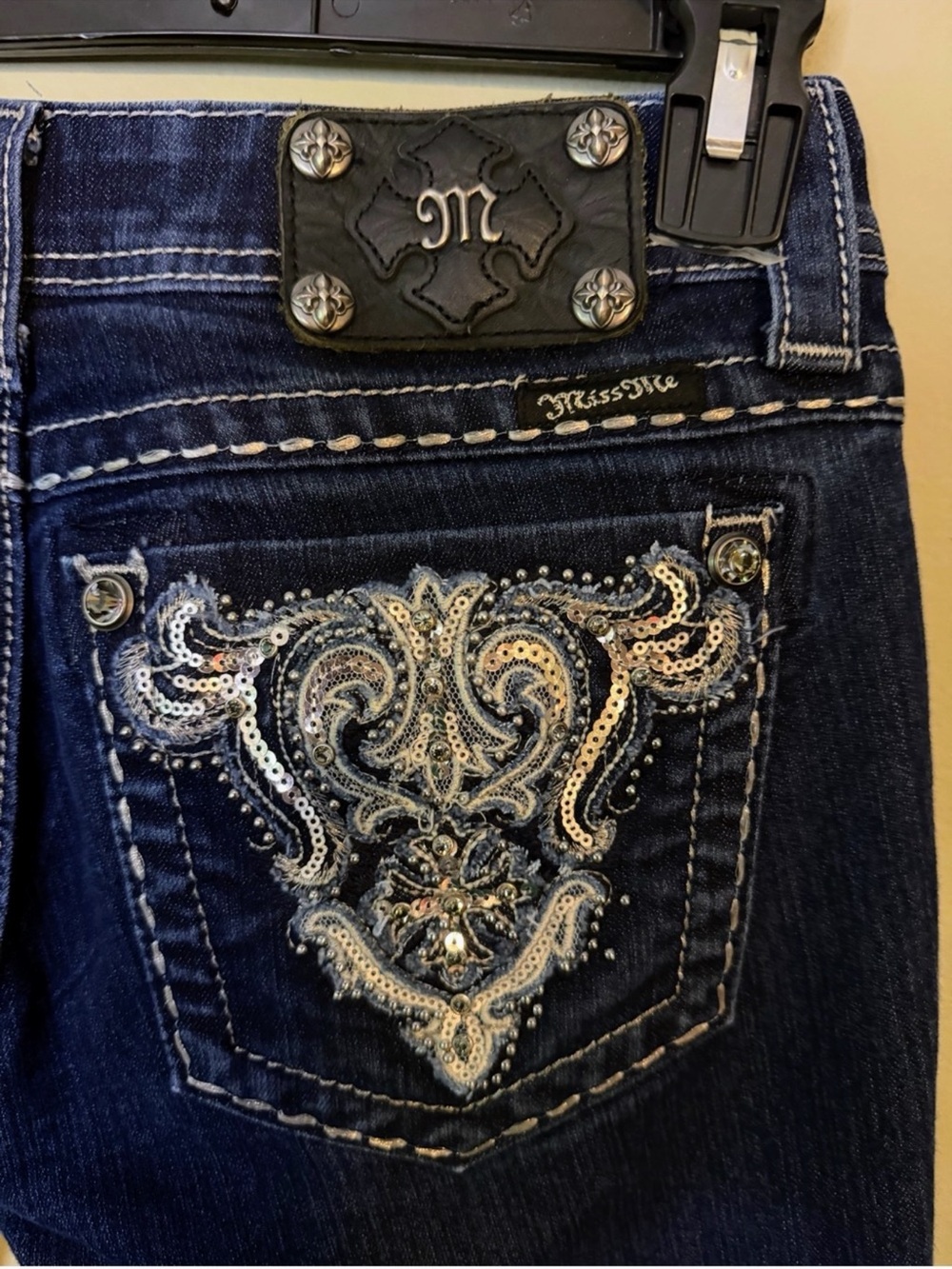 New With Tags Gorgeous Y2K Miss Me Skinny Jeans Embellished Pockets 33” Inseam